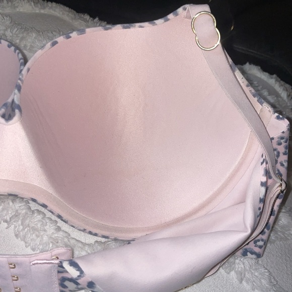 Like New! 38D VS Incredible Push Up - Picture 5 of 6